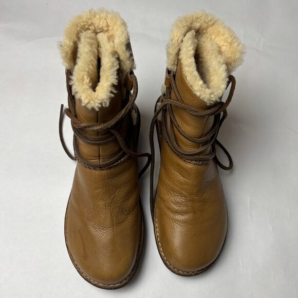 UGG Caspia 1932 Boots 9 Sheepskin Leather Laceup Cozycore Hygge Short Ankle Warm - Picture 2 of 12
